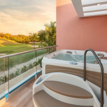Meet spectacular sunsets in your private jacuzzi 
