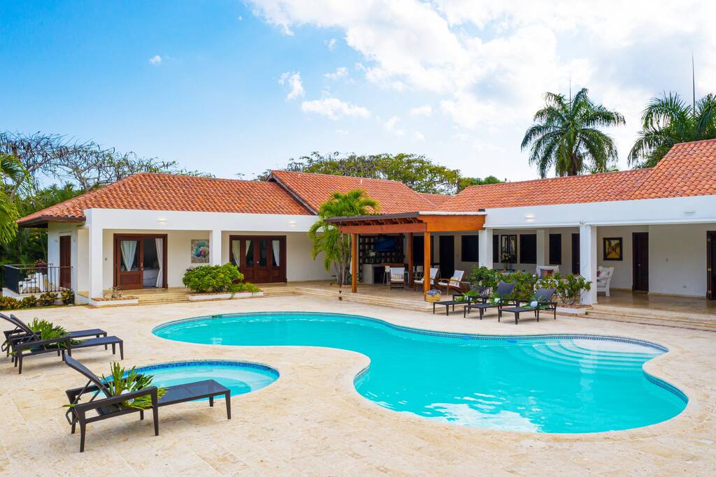 Luxurious 8-BR Villa with Ocean View, Jacuzzi, Home Cinema and Resort  Access in Casa de Campo, La Romana – Updated 2023 Prices