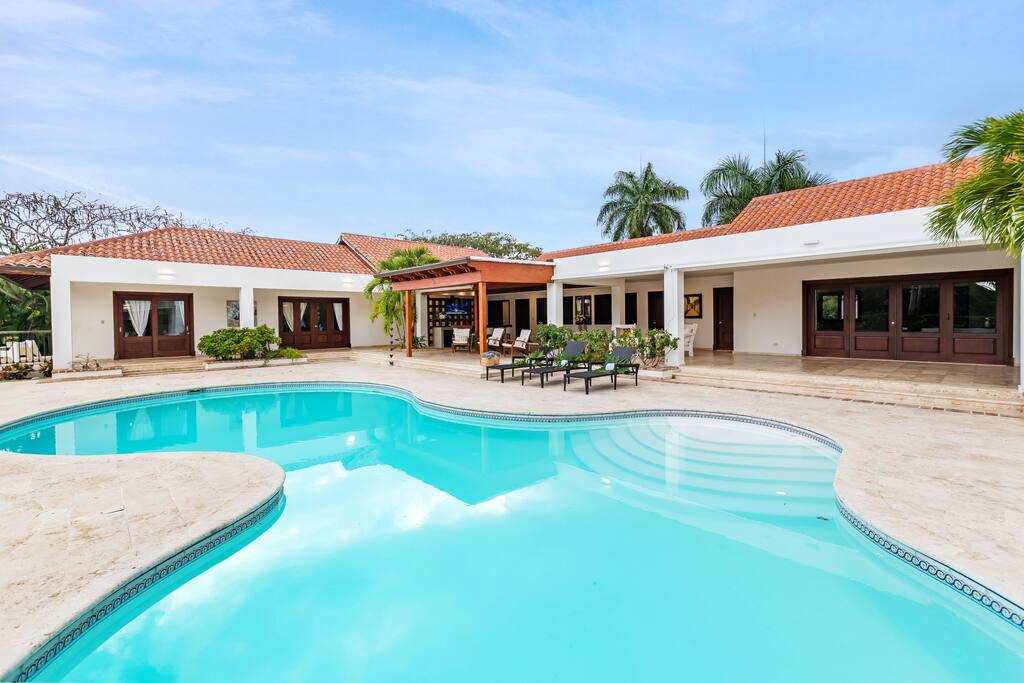 Casa de Campo villa - Up to 12 people with pool, jacuzzi, BBQ, golf