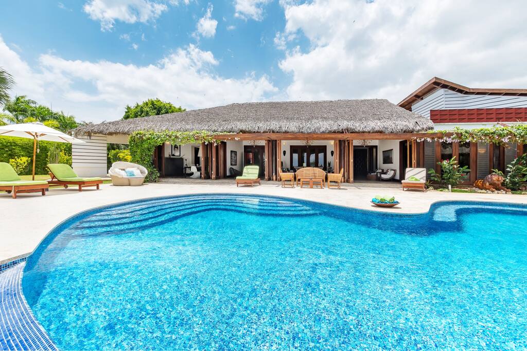 A luxury pool-villa is the best place to spend a vacation!