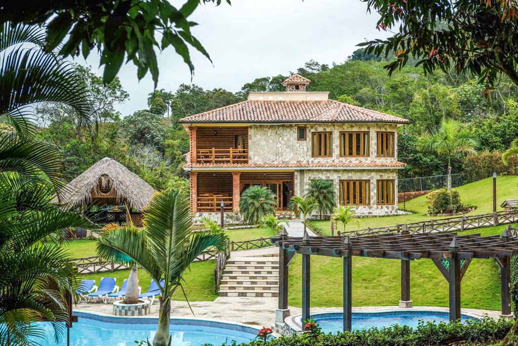 Private villa with pools in the gated complex of Jarabacoa - Everything Punta Cana
