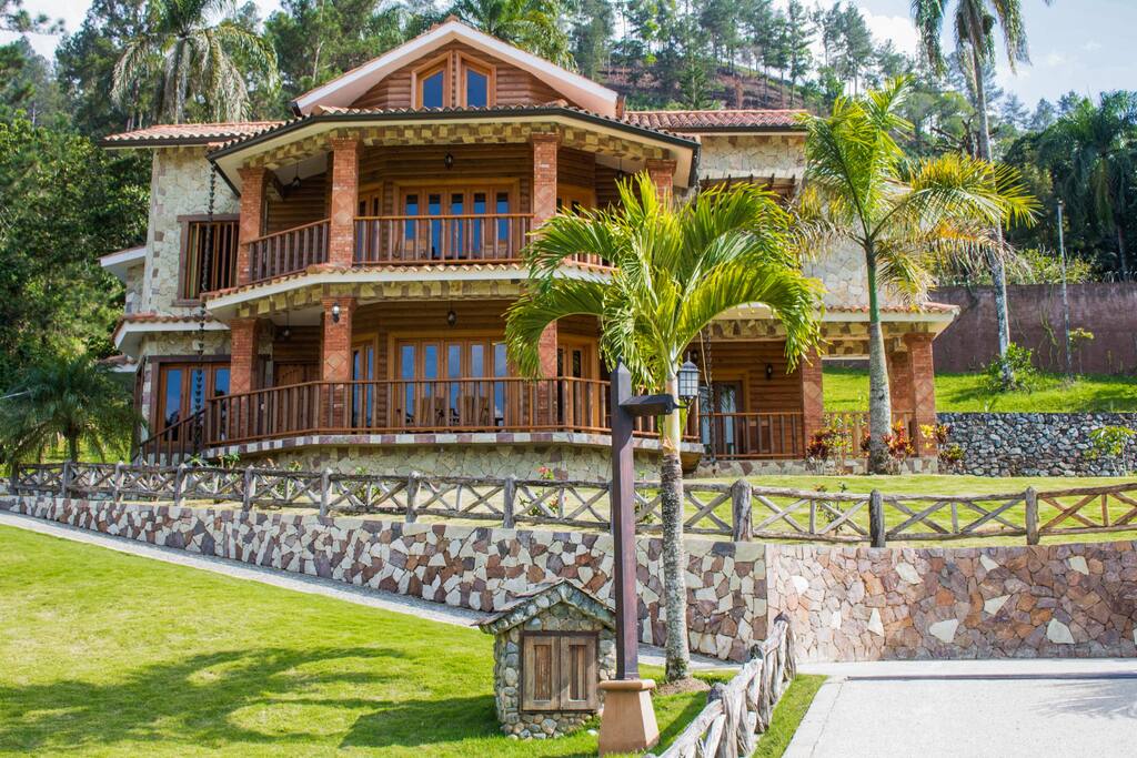 Private villa with pools in Jarabacoa resort Vacation rentals in the DR