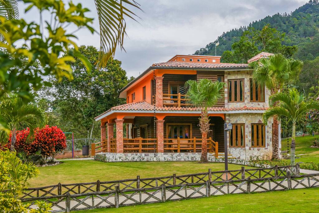 Luxury villa with pool in Jarabacoa Vacation rentals in the DR