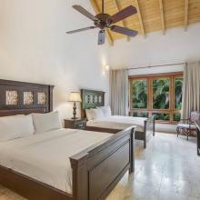 Mangos 13 - 2nd bedroom with 2 Queen beds
