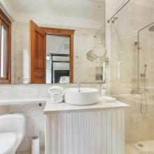 Mangos 13 - ensuite bathroom for the 4th bedroom