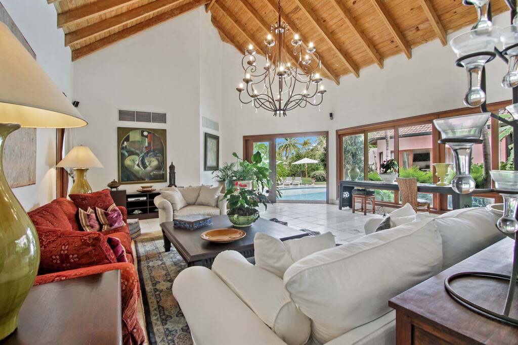 Mangos 13 - spacious indoor living room