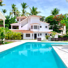 This amazing villa in Punta Cana is the best choice to have a great vacation here! 
Just look at this swimming pool! It is impossible to pass by and not to swim!