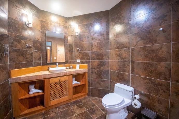 Comfortable bathroom with all amenities.
