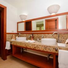 Each of the 4 bathrooms in the villa is very comfortable and clean.