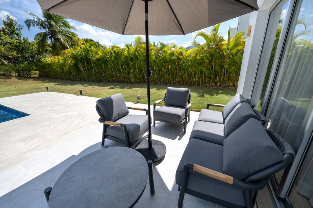 New Modern Villa in the heart of Bávaro (Cocotal) – Pool, maid, electricity included - Everything Punta Cana