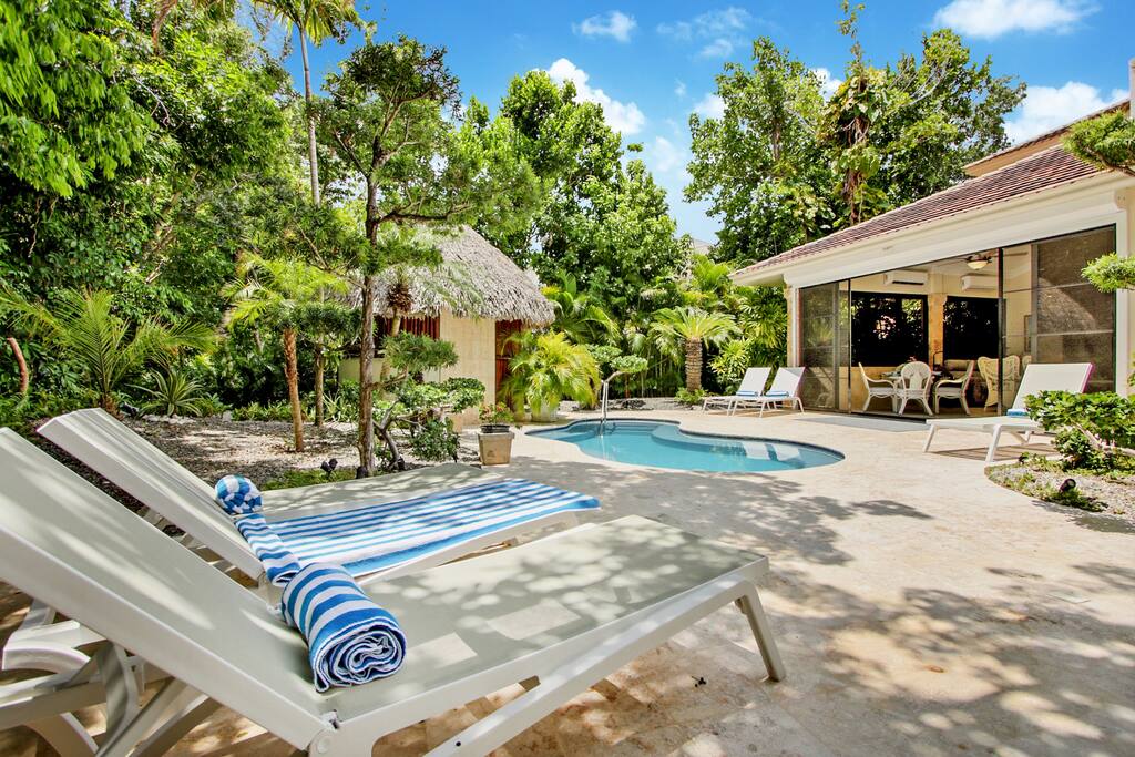 Beautiful Villa Tortuga at Puntacana Resort & Club – Pool, Japanese-Style Garden, Golf Cart, Maid - Everything Punta Cana