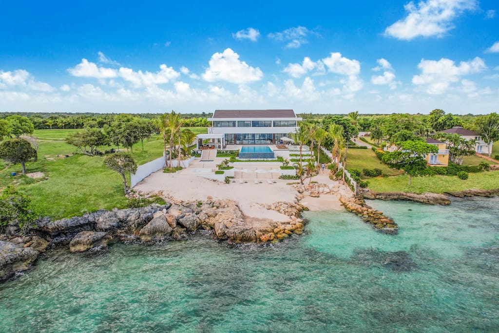 New & Luxury Casa de Campo Oceanfront Villa – With Private Beach, Large Pool, Top Amenities - Everything Punta Cana