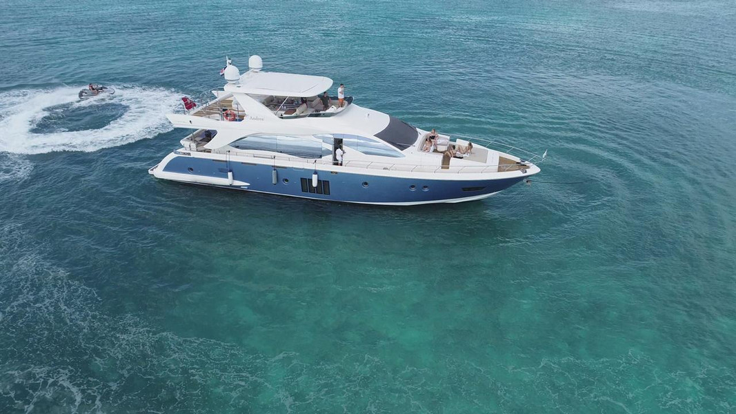 Punta Cana private yacht rental – Luxury boat for rent up to 12 people - Everything Punta Cana