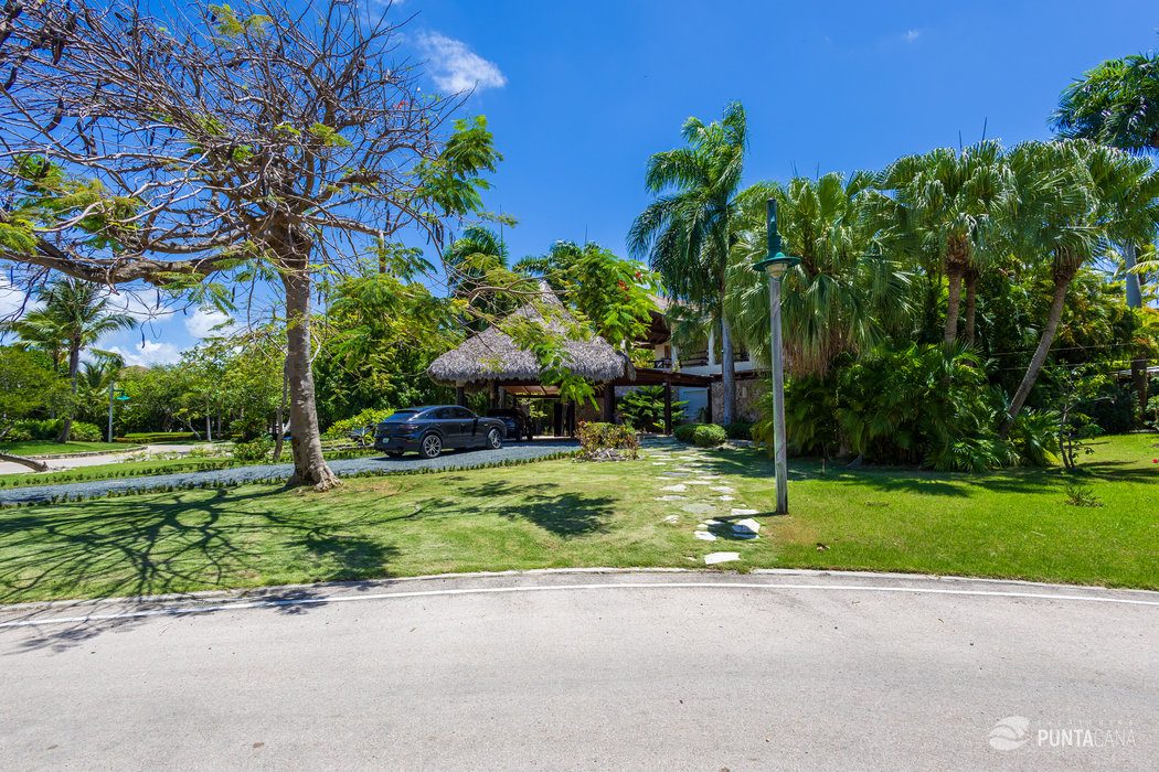 Exquisite 4-Bedroom Golf-View Villa for Sale in Puntacana Resort & Club, Arrecife - Everything Punta Cana