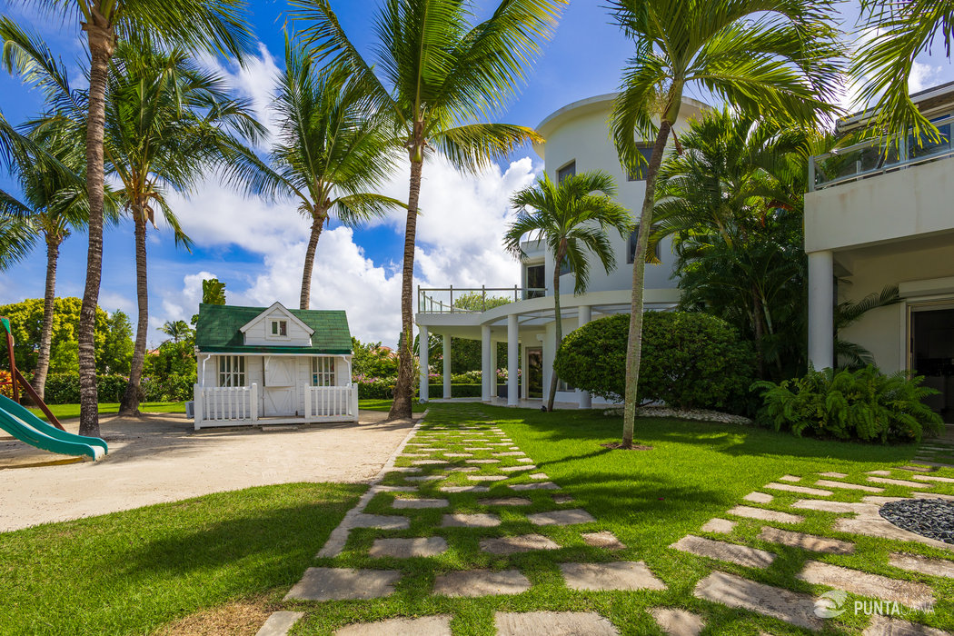 Villa Désirée – Luxury Golf Villa in Punta Cana’s Prestigious Cocotal Golf & Country Club – Huge Private Pool & BBQ Area, Kids’ Playground - Everything Punta Cana