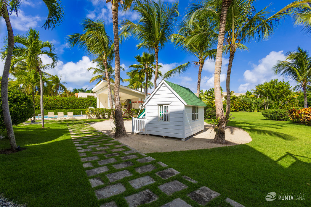 Villa Désirée – Luxury Golf Villa in Punta Cana’s Prestigious Cocotal Golf & Country Club – Huge Private Pool & BBQ Area, Kids’ Playground - Everything Punta Cana