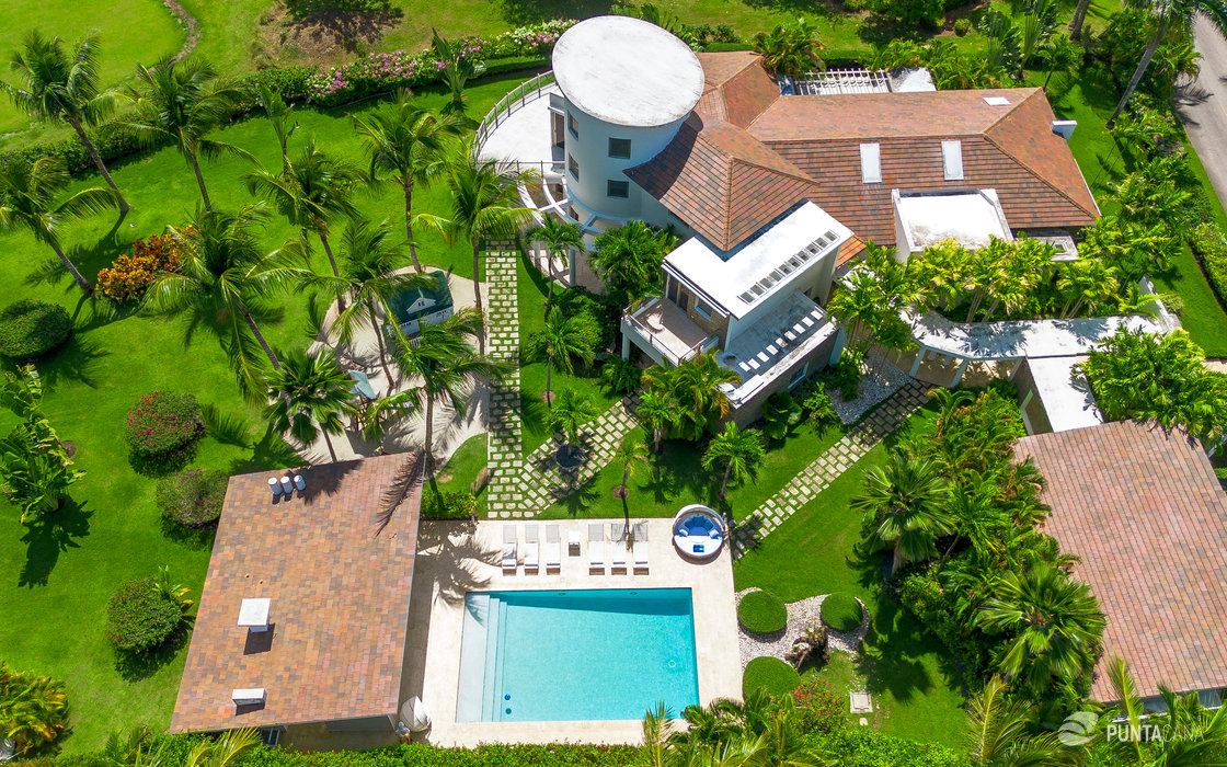 Villa Désirée – Luxury Golf Villa in Punta Cana’s Prestigious Cocotal Golf & Country Club – Huge Private Pool & BBQ Area, Kids’ Playground - Everything Punta Cana