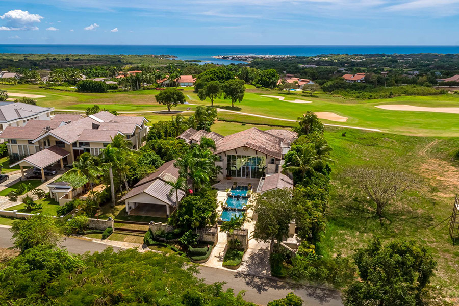 Casa de Campo Villa for sale 2 levels, Jacuzzi, BBQ, 3,720 SM (40,041