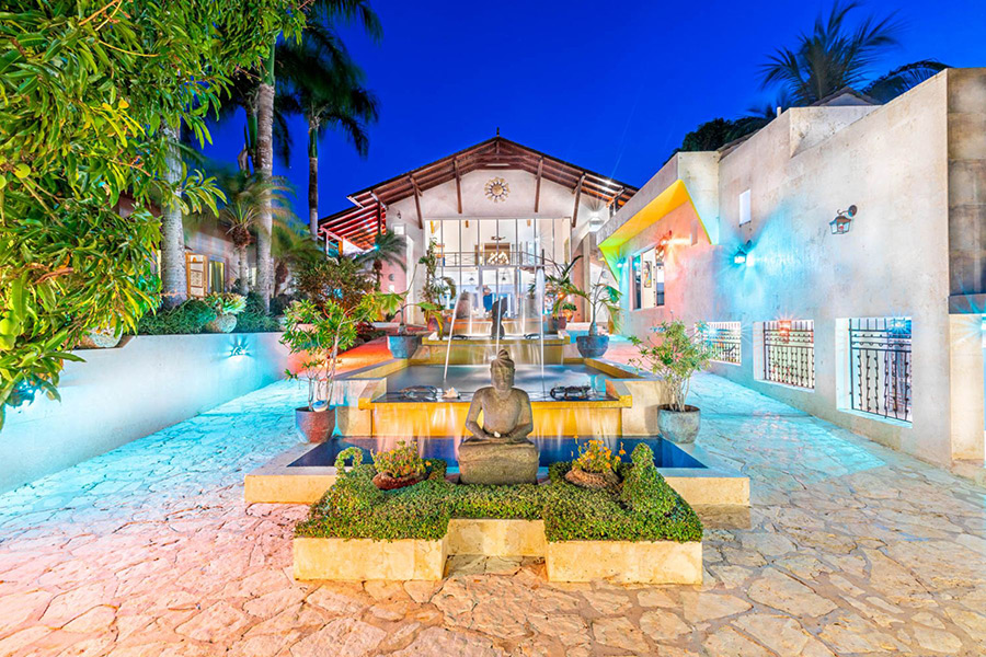 Casa de Campo Villa for sale 2 levels, Jacuzzi, BBQ, 3,720 SM (40,041