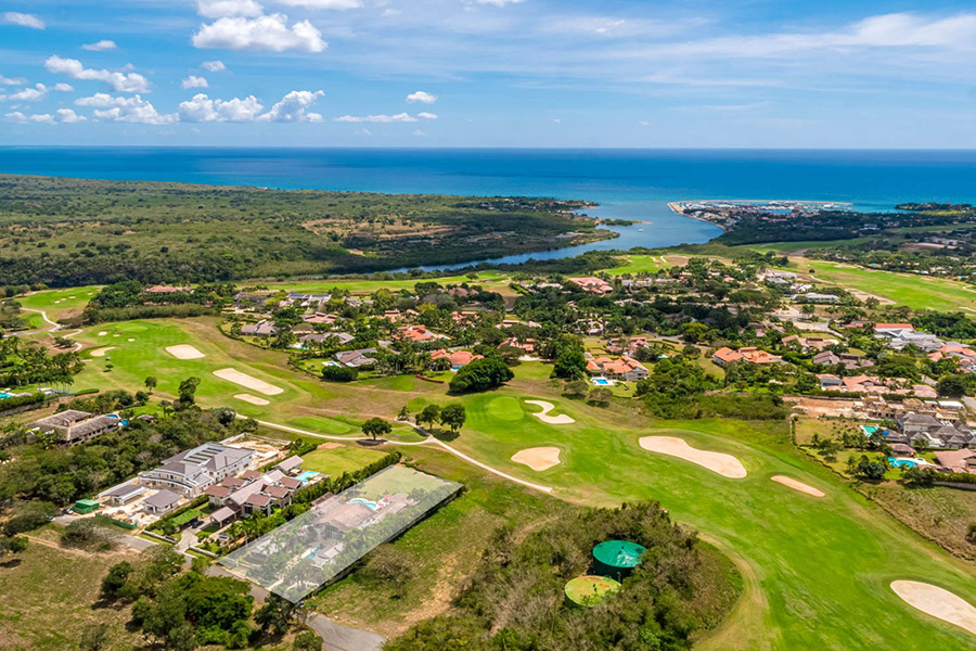 Casa de Campo Villa for sale 2 levels, Jacuzzi, BBQ, 3,720 SM (40,041