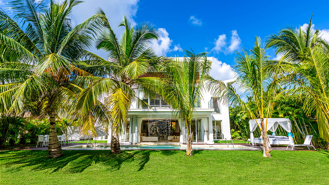 Luxury Villa Waterfall – Golf Class, Meal Plans & Chef, Private Pool, BBQ - Everything Punta Cana
