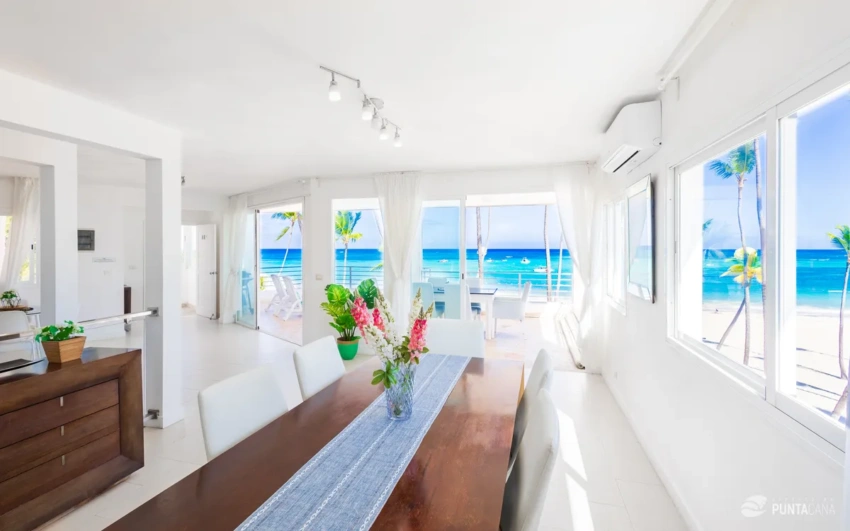 A spacious ocean-view condo A spacious ocean-view condo