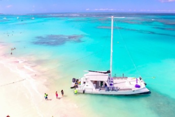 Punta Cana Private Catamaran Tour Along the Bávaro Beach – Party, Open Bar, Snorkelling