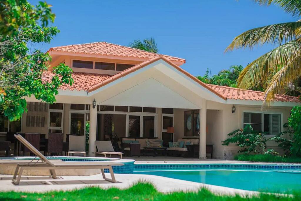 Villa in Cocotal Punta Cana - Secure Community in front of Golf Course