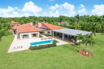 Luxurious 5-bdr Villa at Casa de Campo – With Pool, Jacuzzi, Games, Hibachi Grill, Staff Luxurious 5-bdr Villa at Casa de Campo – With Pool, Jacuzzi, Games, Hibachi Grill, Staff