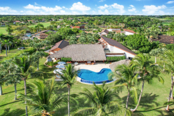 Fantástica Villa en Casa de Campo – Piscina, Jacuzzi, 2 Carritos de Golf, Chef, Mucama y Personal Fantástica Villa en Casa de Campo – Piscina, Jacuzzi, 2 Carritos de Golf, Chef, Mucama y Personal