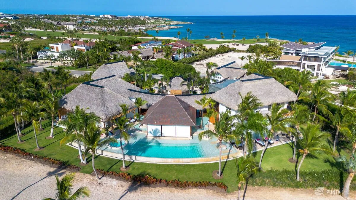 Vista de dron de la villa en Cap Cana