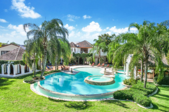 5-Star Villa for Rent in Moroccan-Style at Casa de Campo – Large Pool, Jacuzzi & Staff