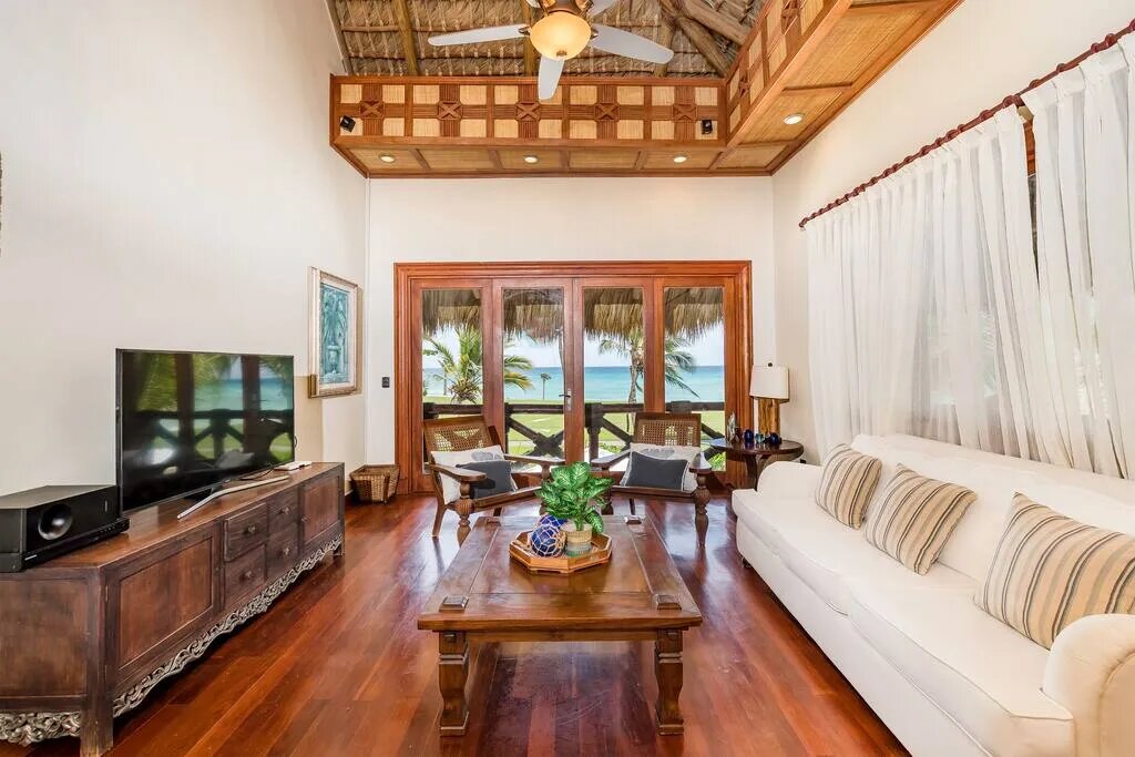 Increíble sala de estar de la villa en estilo Bali