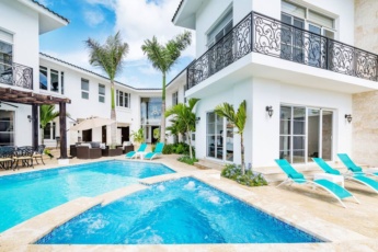Huge villa for large groups in Bavaro (Cocotal) – Up to 16 people with pool, jacuzzi, chef, maid Huge villa for large groups in Bavaro (Cocotal) – Up to 16 people with pool, jacuzzi, chef, maid