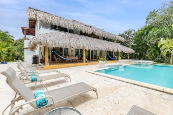 Golf front luxury villa right on La Cana Golf Course – With pool, jacuzzi, touring cart & maid