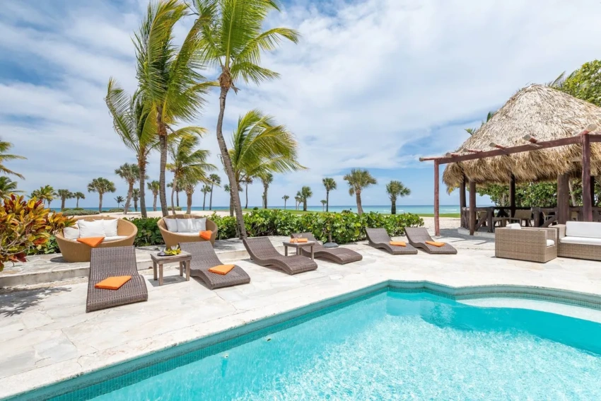 Pool with ocean views at the villa