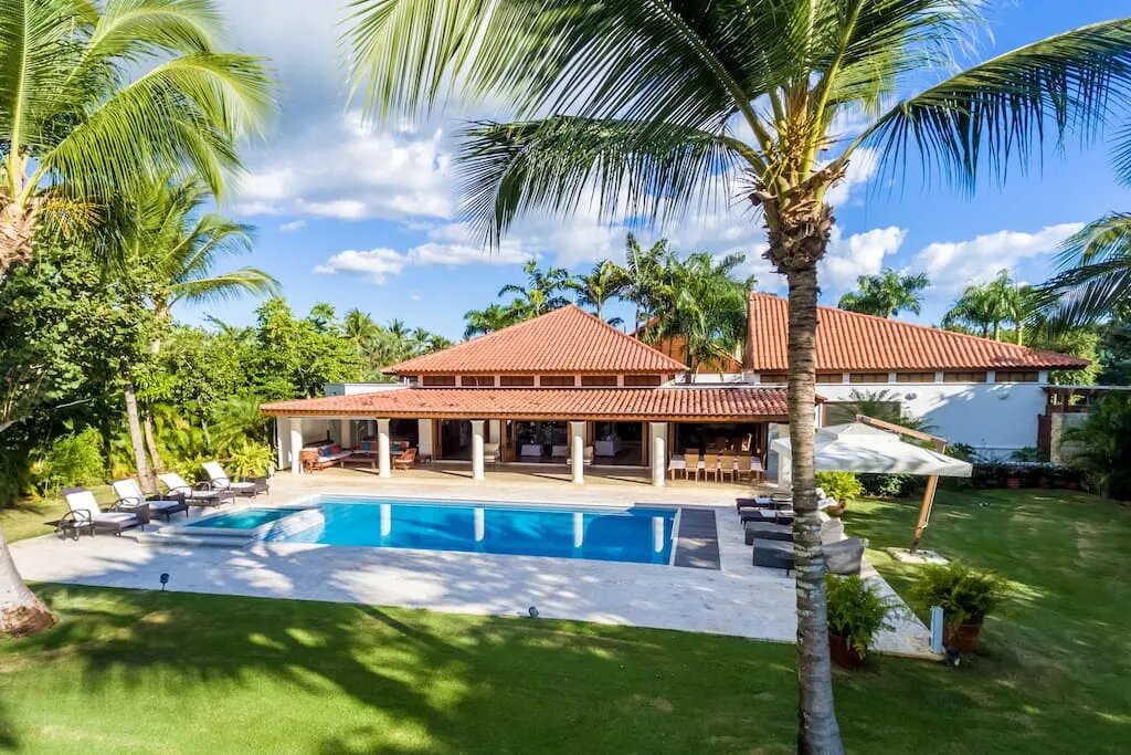 Villa with a huge pool at Casa de Campo