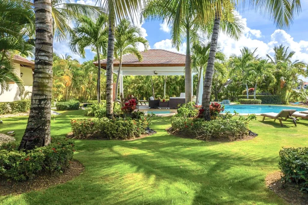 The real tropical garden around the villa