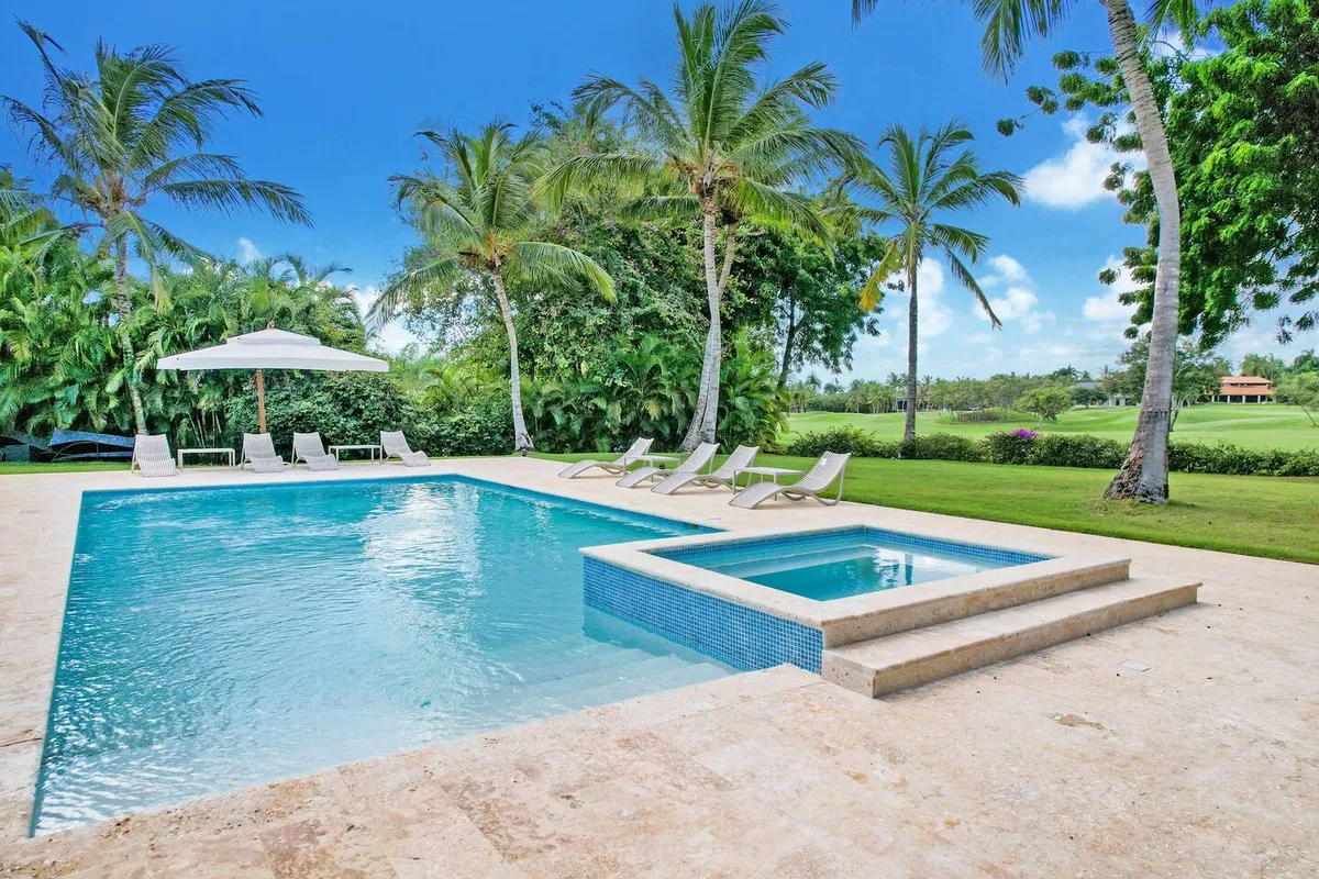 Pool and jacuzzi at the villa