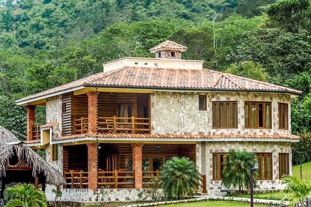 Private villa with pools in the gated complex of Jarabacoa Rentals in DR