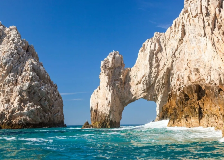 The famous arch in Cabo San Lucas