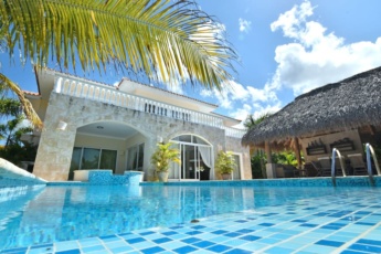 Secure Villa in Gated Community in Bavaro (Cocotal Golf Course) – Electricity and Maid included