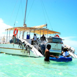 Catamaran Trip & Natural Pool Stop