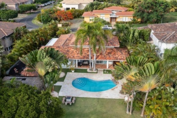 Beautiful 4 BDR Villa in the Heart of Cocotal Golf Course – Electricity & Maid Included