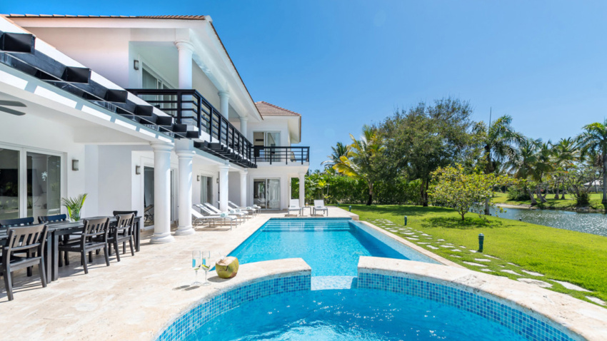 Spacious Villa in Bavaro (Cocotal) for Rent With Pool, Jacuzzi, Chef & Maid