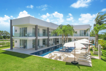Huge Luxury Cap Cana (Las Palmas) Golf Villa for Rent – Chef, Butler, Maid, 2 Golf Carts, Jacuzzi, Semi-Olympic Pool