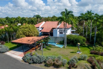 Family-Friendly Casa de Campo Private Villa – With Pool, Jacuzzi, Sauna, Chef & Maid
