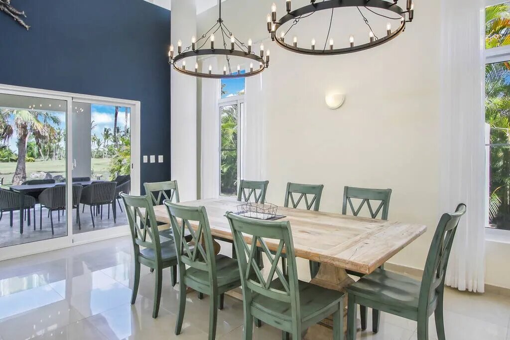 Dining room of the stylish villa in Cocotal