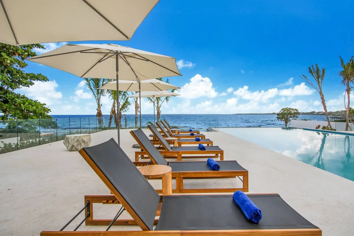 Private pool and beach of the Casa de Campo villa