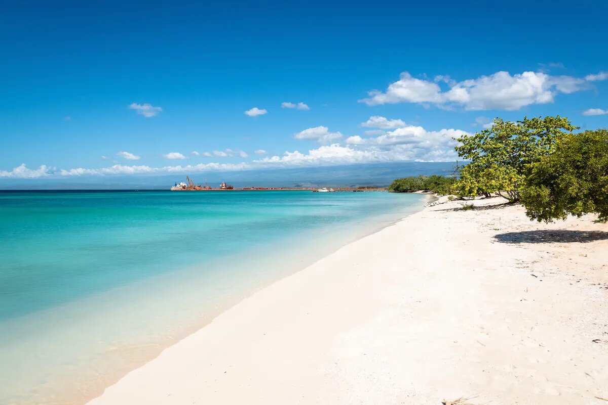 Bahia de las Aguilas Beach